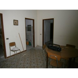 Terreno 5.000 mq. più fabbricato