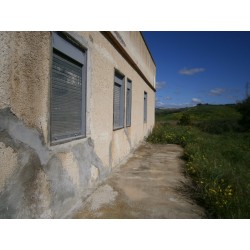 Terreno 5.000 mq. più fabbricato